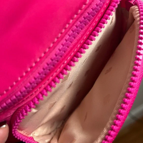 🩷♣️ NWT Kate Spade Hot Pink Crossbody Eye Catching Bag! Fun pop of color! - Picture 4 of 8